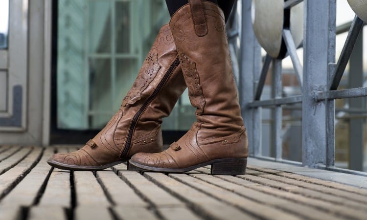 Should You Tuck Jeans Into Boots Or Not? • Ready Sleek