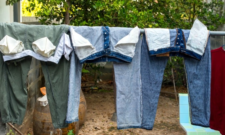How to Dry Jeans