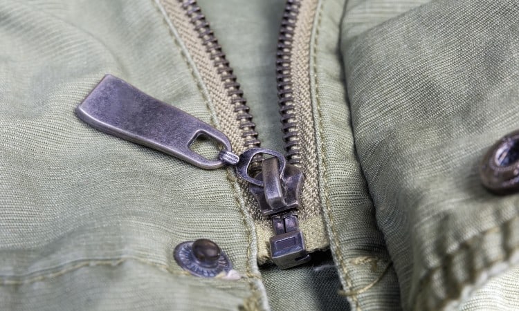 How to Fix the Bottom of a Zipper