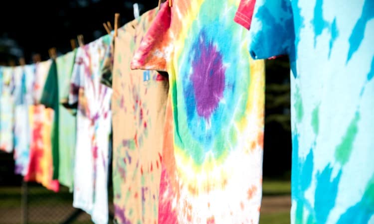 How to Tie Dye Shirt With Food Coloring