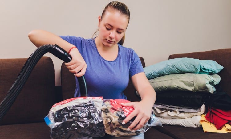 How to Vacuum Seal Clothes
