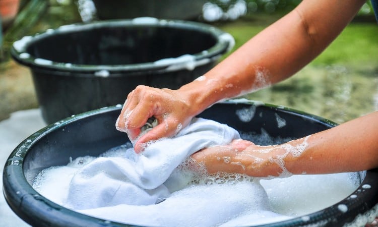 How to Wash Linen Clothes by Hand