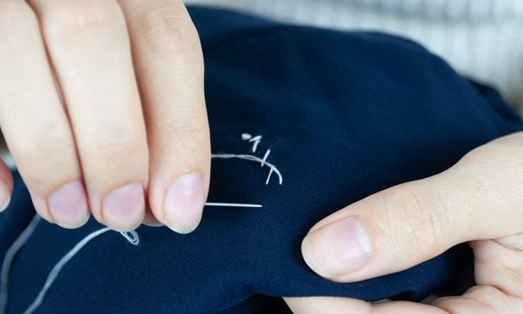 How to Sew a Hole in Leggings: Complete Guide