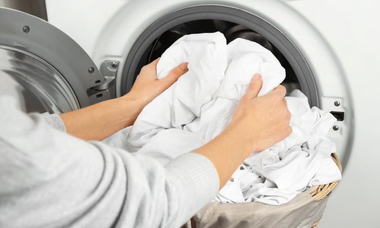 Washing White Clothes
