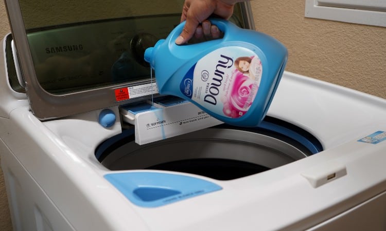 How to Use Fabric Softener in Washing